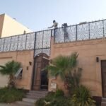 سواتر حديد شرائح بالخبر | حماية فائقة وحجب كامل للرؤية عن الجيران